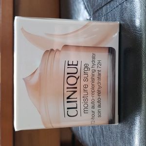 Clinique Moisture Surge